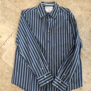 Me s button down long sleeve top.